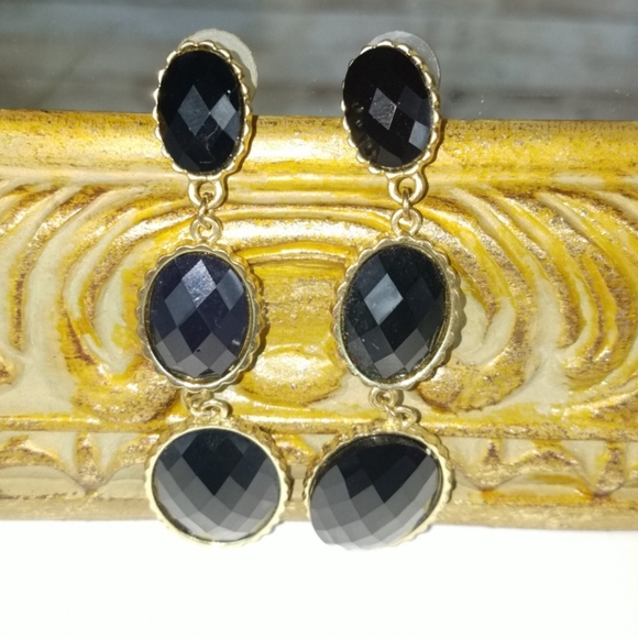 Fashion jewelry, black and gold plated earrings - Picture 3 of 4